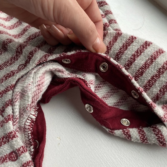 6-9M onesie - Picture 2 of 3